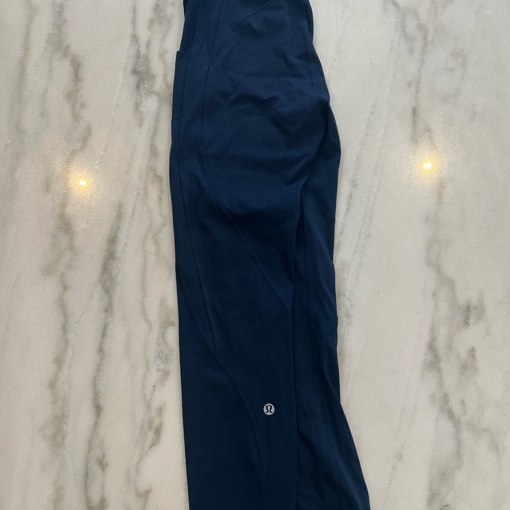 Like New LULULEMON leggings nave size 4